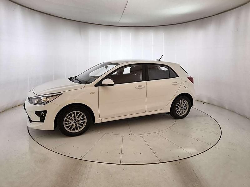 Usata Kia Rio Style 101 CV (74 kW) 2022 Bianco Berlina