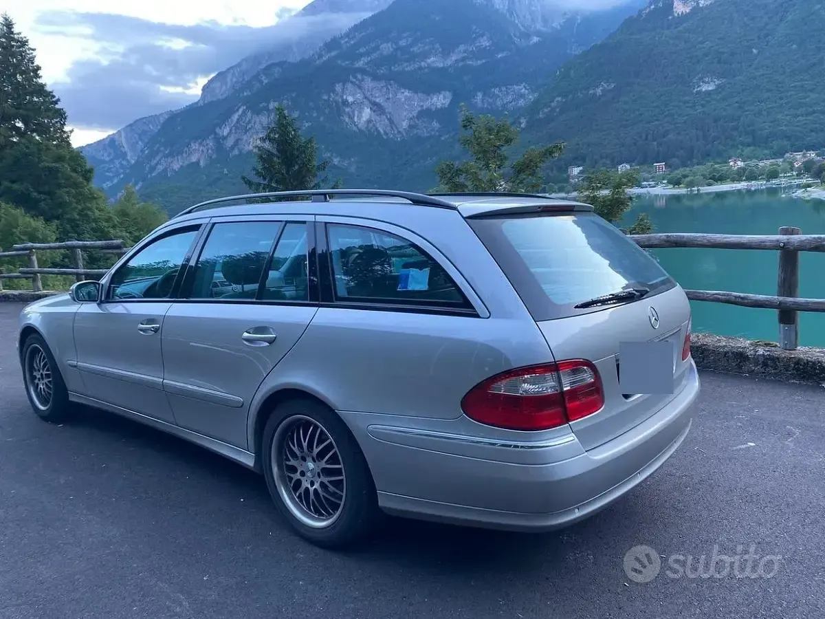 Usata Mercedes E280 177 CV (130 kW) 2005 Grigio Station wagon