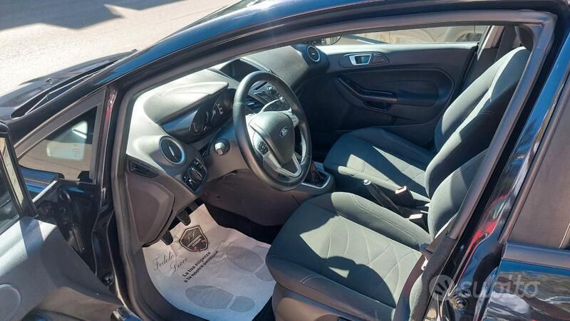 Usata Ford Fiesta 97 CV (71 kW) 2013 Nero Utilitaria