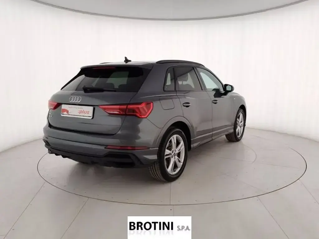Usata Audi Q3 S-Line 150 CV (110 kW) 2025 Grigio metallizzato SUV