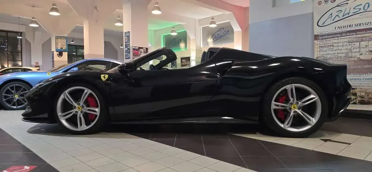 Nuova Ferrari 296 663 CV (487 kW) 2026 Nero daytona (colori classici) Cabrio