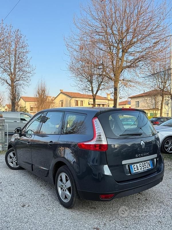 Usata Renault Scénic III Luxe 130 CV (95 kW) 2010 Grigio Monovolume