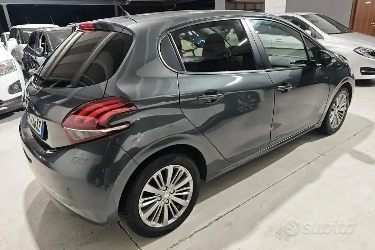 Usata Peugeot 208 Allure 82 CV (60 kW) 2016 Grigio Utilitaria