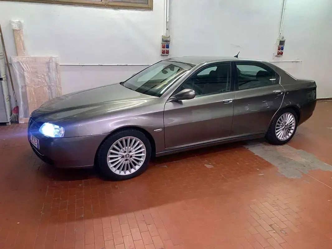 Usata Alfa Romeo 166 Impression 150 CV (110 kW) 2003 Grigio Berlina