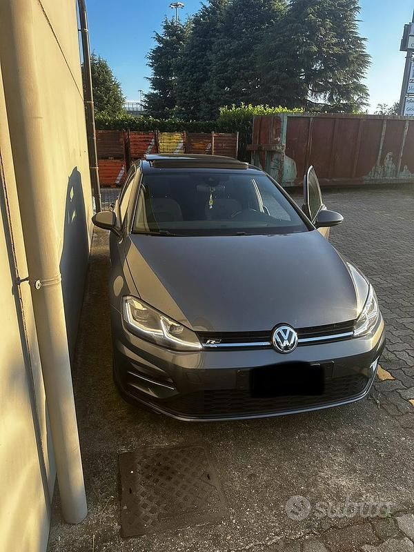 Usata 2018 VW Golf VII Executive Tre volumi | 17.300 € (Molto cara) - Immagine 1/4