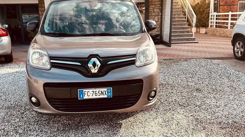 Usata Renault Kangoo 110 CV (80 kW) 2016 Grigio Monovolume