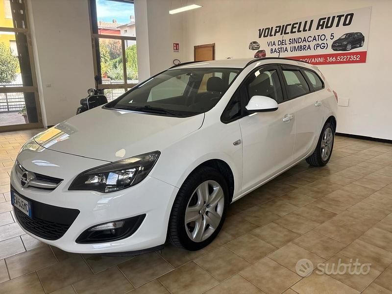 Usata Opel Astra 110 CV (80 kW) 2014 Bianco Berlina