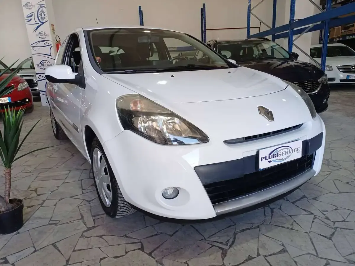 Usata Renault Clio III Dynamique 75 CV (55 kW) 2012 Bianco Berlina