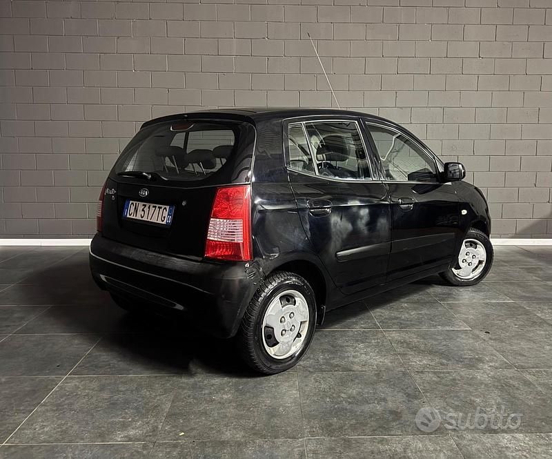 Usata Kia Picanto LX 61 CV (44 kW) 2004 Nero Utilitaria