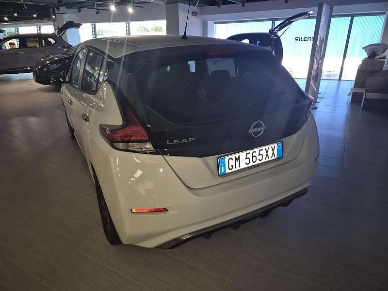 Usata Nissan Leaf Acenta 89 kW (122 CV) 2023 Bianco Utilitaria