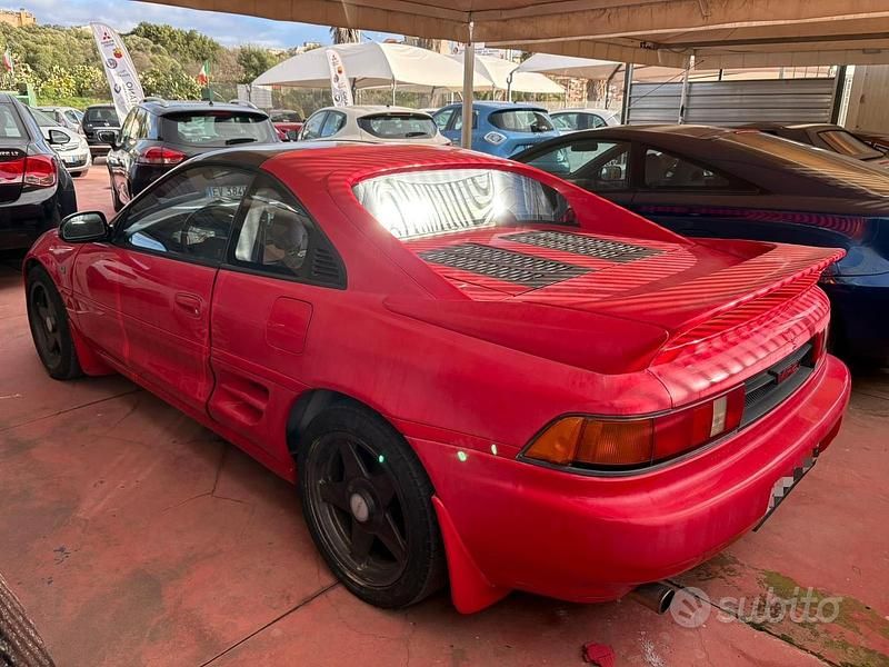 Usata Toyota MR2 140 CV (102 kW) 2000 Rosso Cabrio