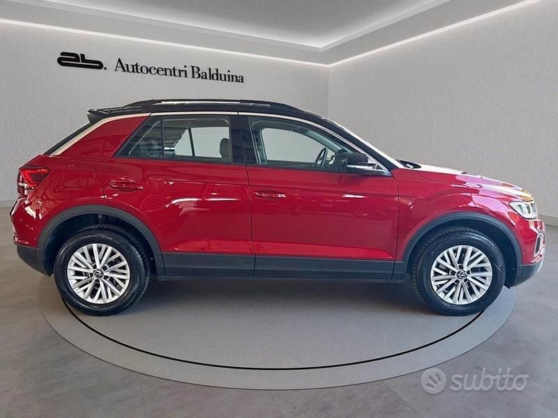 Usata VW T-Roc Life 150 CV (110 kW) 2023 Kings red metalizzato SUV