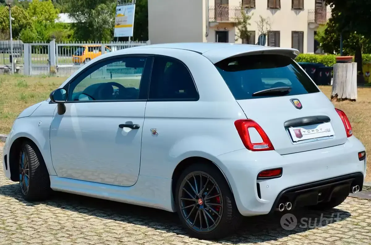 Usata Abarth 695 Competizione 180 CV (132 kW) 2022 Grigio Utilitaria