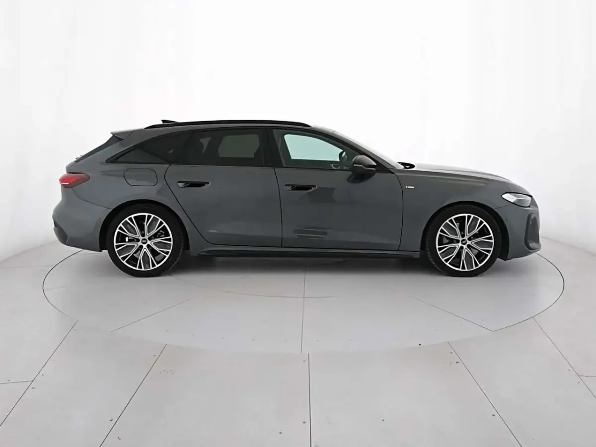 Usata Audi A5 S-Line 204 CV (150 kW) 2025 Grigio scuro Station wagon