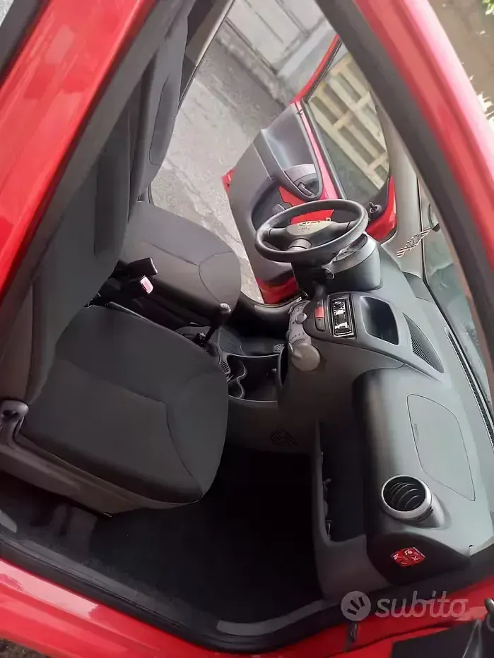 Usata Toyota Aygo 68 CV (50 kW) 2010 Rosso Utilitaria