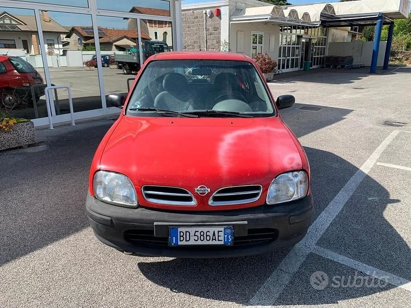 Usata Nissan Micra 54 CV (39 kW) 1999 Rosso Utilitaria