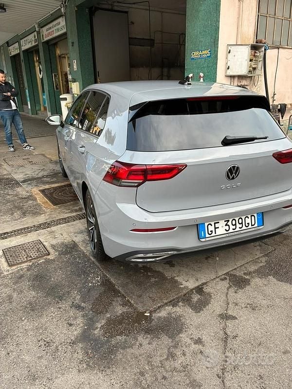 Usata VW Golf VIII Style 131 CV (96 kW) 2021 Grigio Berlina