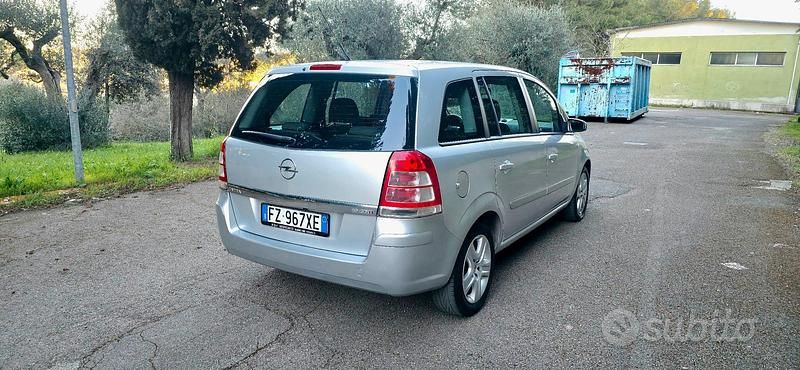 Usata Opel Zafira 150 CV (110 kW) 2009 Monovolume