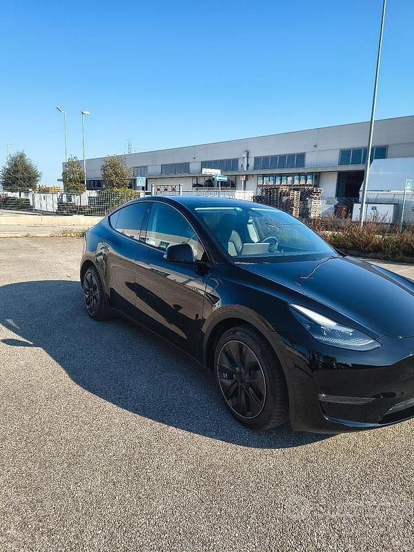 Usata Tesla Model Y 378 kW (514 CV) 2023 Nero SUV