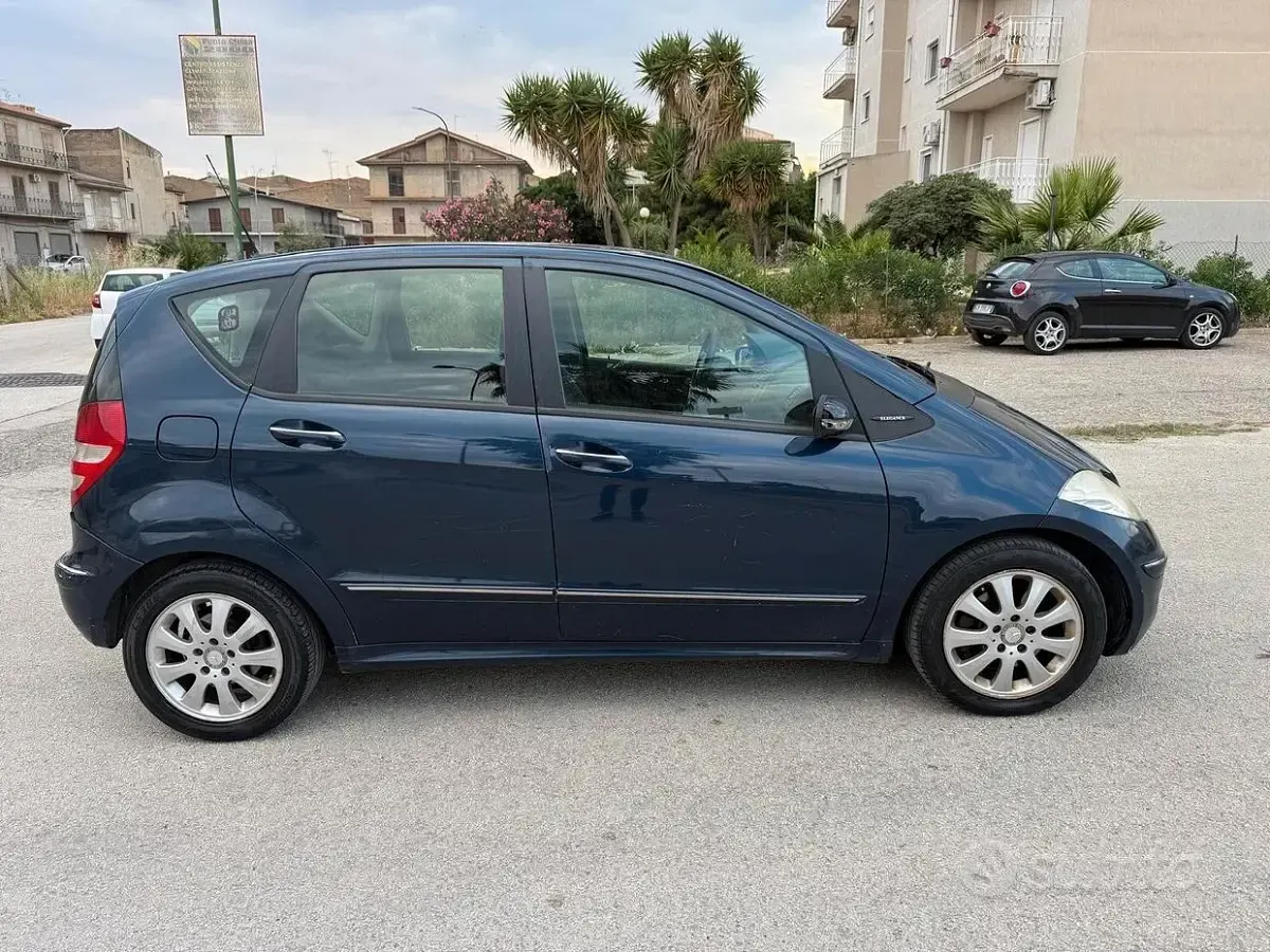 Usata Mercedes A200 140 CV (102 kW) 2009 Blu Berlina