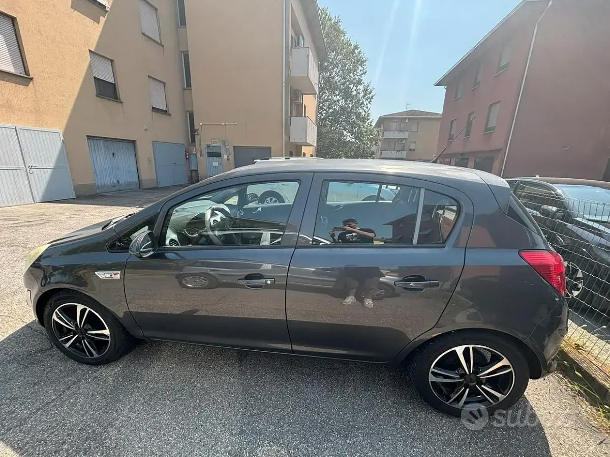 Usata Opel Corsa 85 CV (62 kW) 2013 Grigio Utilitaria