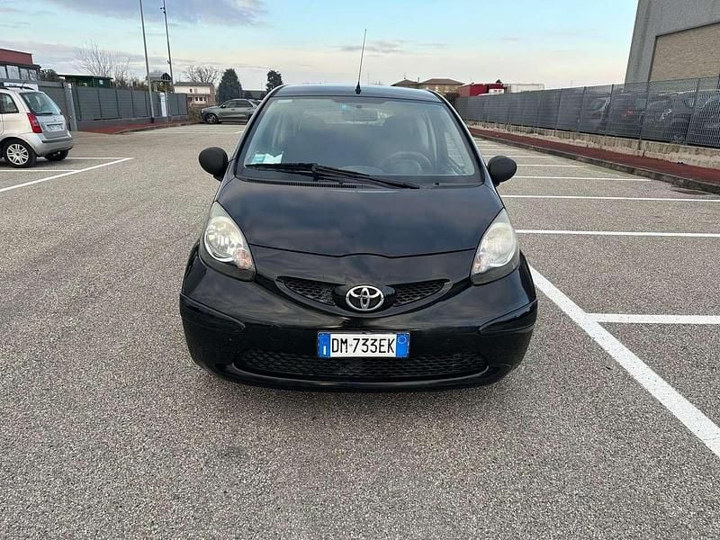 Grigio Usata 2007 Toyota Aygo Due volumi | 2999 € (Ottimo prezzo) - Immagine 1/4
