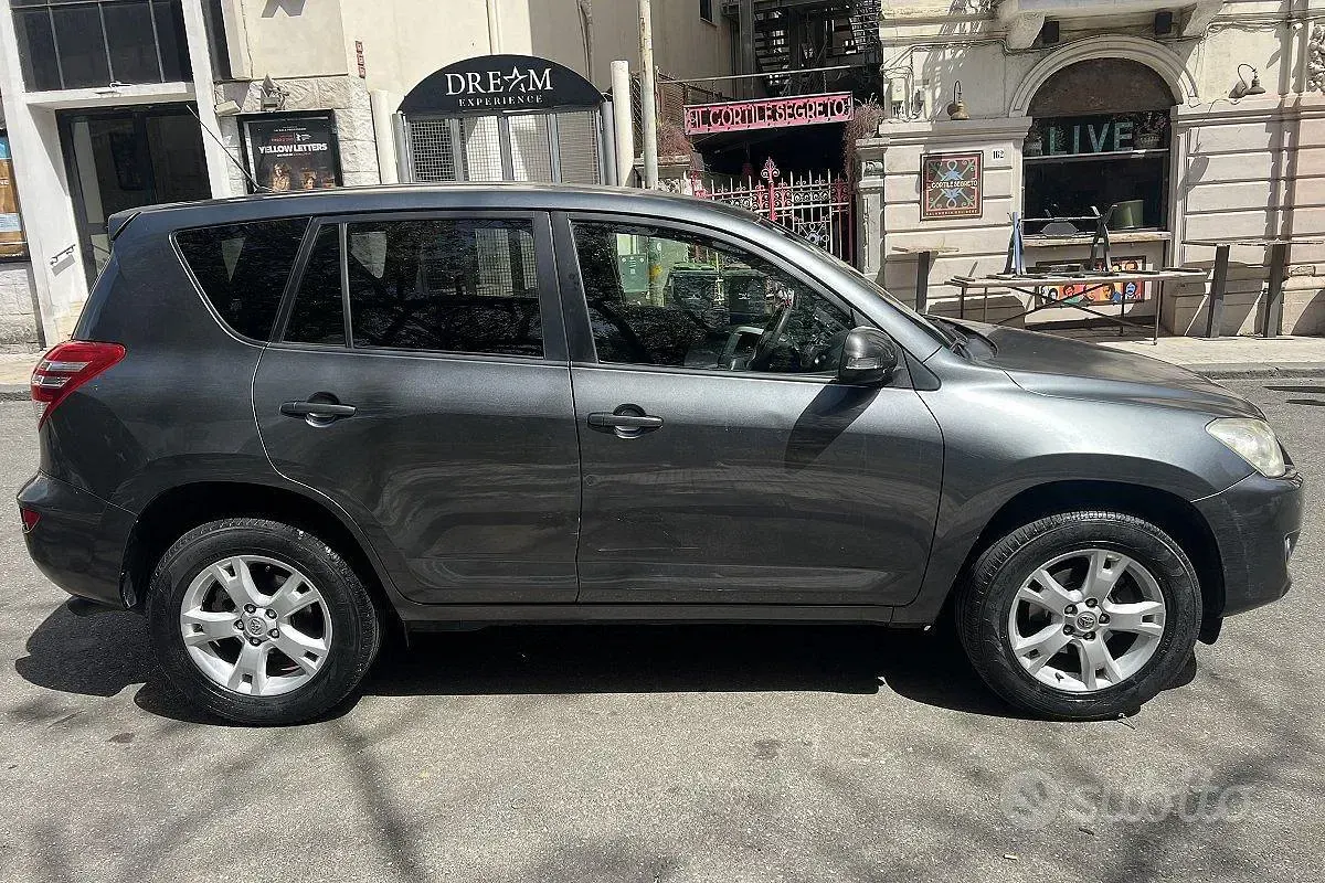 Usata Toyota RAV4 Sol 150 CV (110 kW) 2009 Grigio SUV
