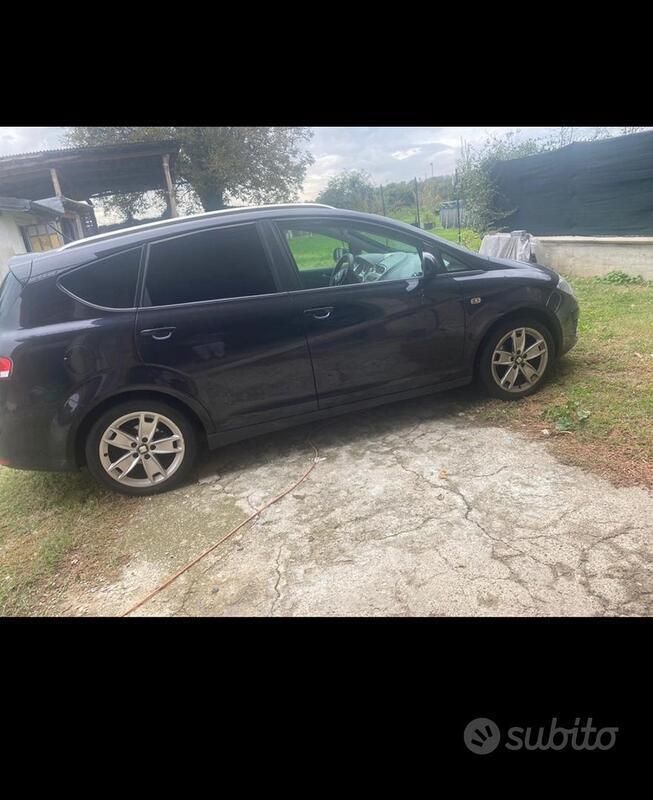 Nero Usata 2011 Seat Altea XL Stylance Monovolume | 5600 € (Molto cara) - Immagine 1/4