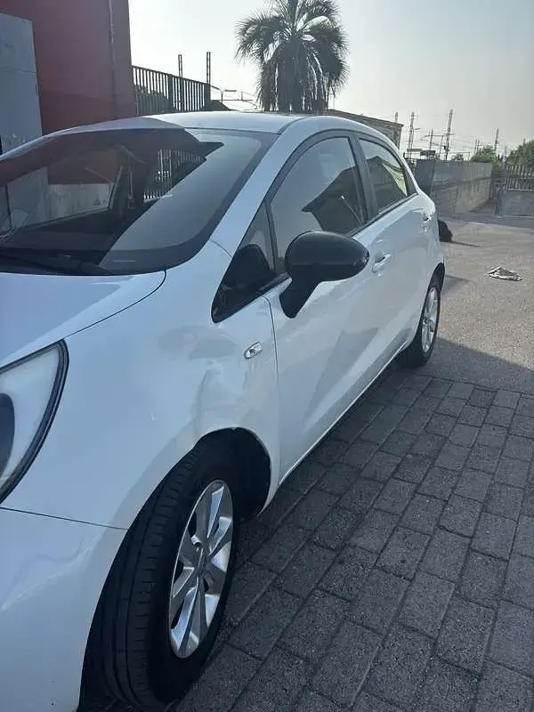 Usata Kia Rio 75 CV (55 kW) 2015 Berlina