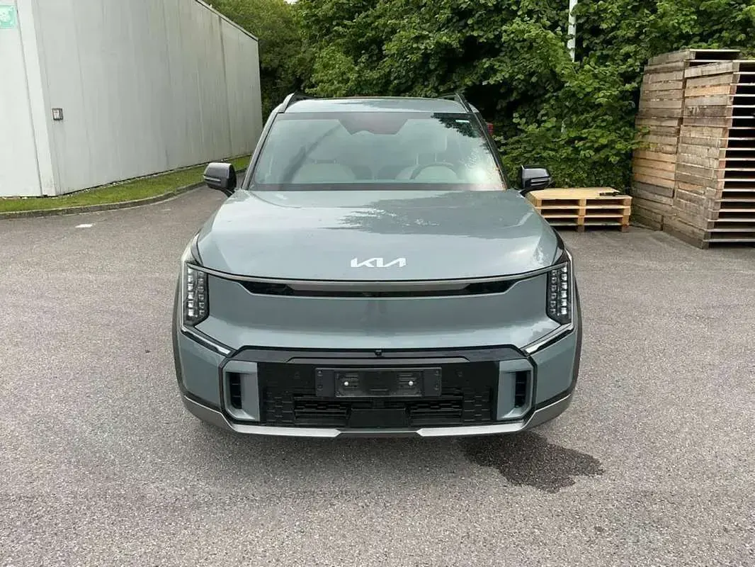 Usata Kia EV9 GT-Line 113 kW (154 CV) 2024 Verde SUV