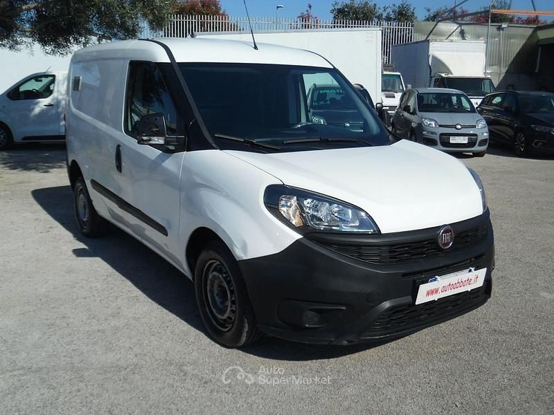 Usata Fiat Doblò Easy 95 CV (69 kW) 2021 Bianco Monovolume