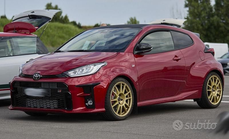 Usata Toyota Yaris 261 CV (191 kW) 2024 Rosso Utilitaria