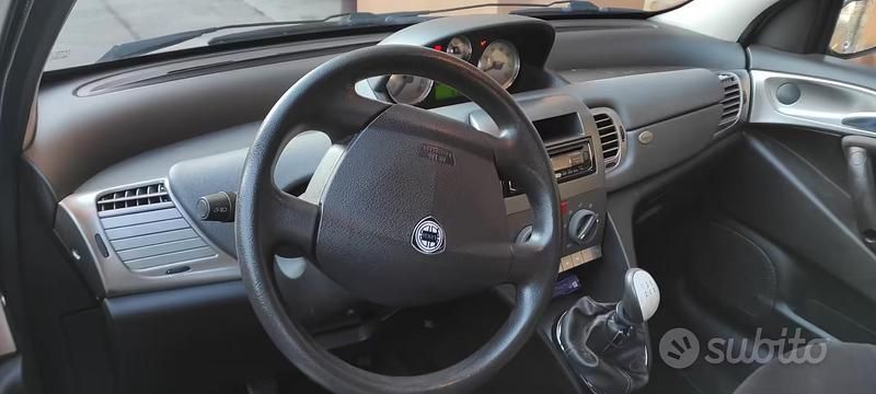 Usata Lancia Ypsilon 69 CV (50 kW) 2007 Grigio Utilitaria