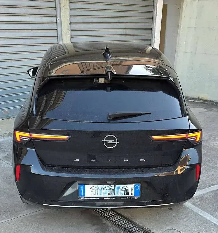 Usata Opel Astra 131 CV (96 kW) 2023 Nero Utilitaria
