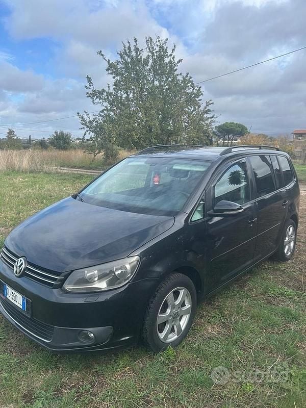 Begagnad VW Touran 102 HK (75 kW) 2014 Svart Minibuss
