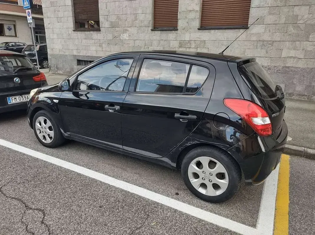 Usata Hyundai i20 Classic 77 CV (56 kW) 2012 Nero Utilitaria