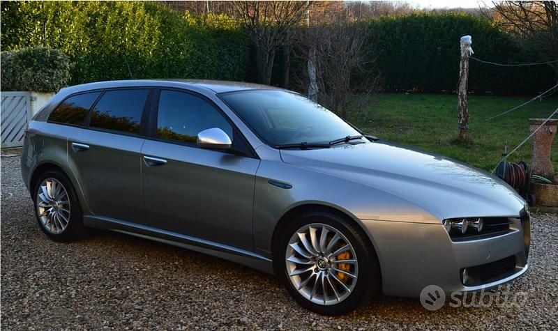 Grigio Usata 2012 Alfa Romeo 159 Super Station wagon | 4700 € (Buon prezzo) - Immagine 1/4