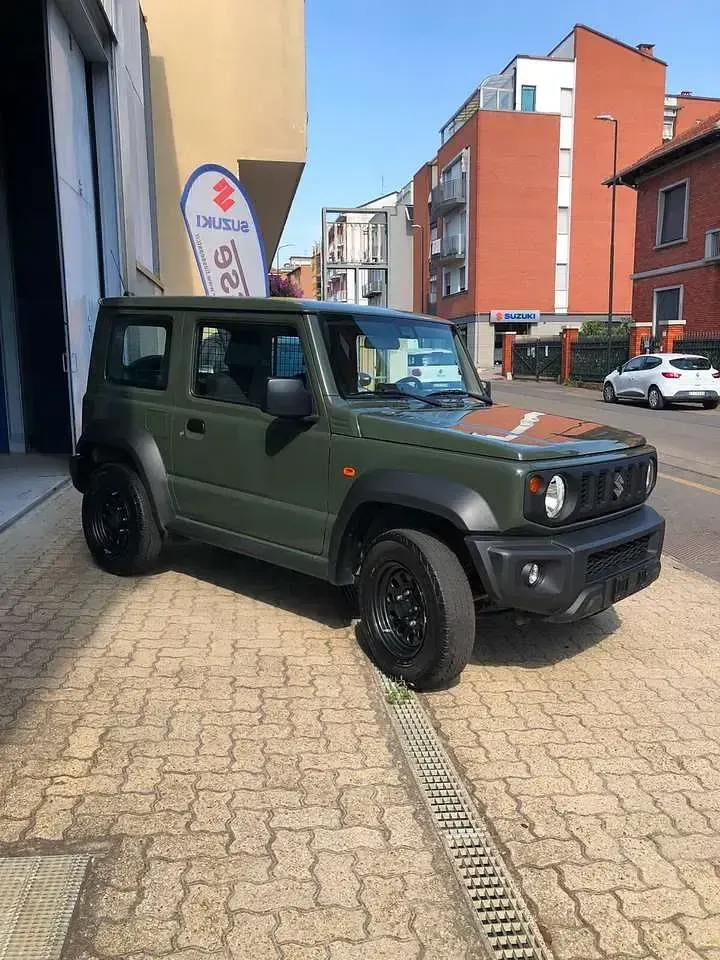 Usata Suzuki Jimny Comfort 102 CV (75 kW) 2024 Verde SUV
