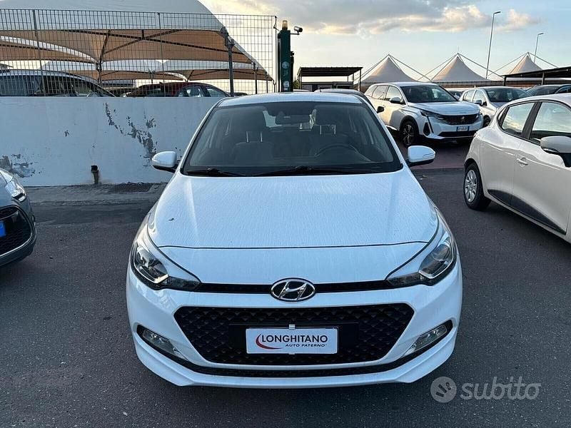 Usata Hyundai i20 Classic 89 CV (65 kW) 2016 Bianco Berlina