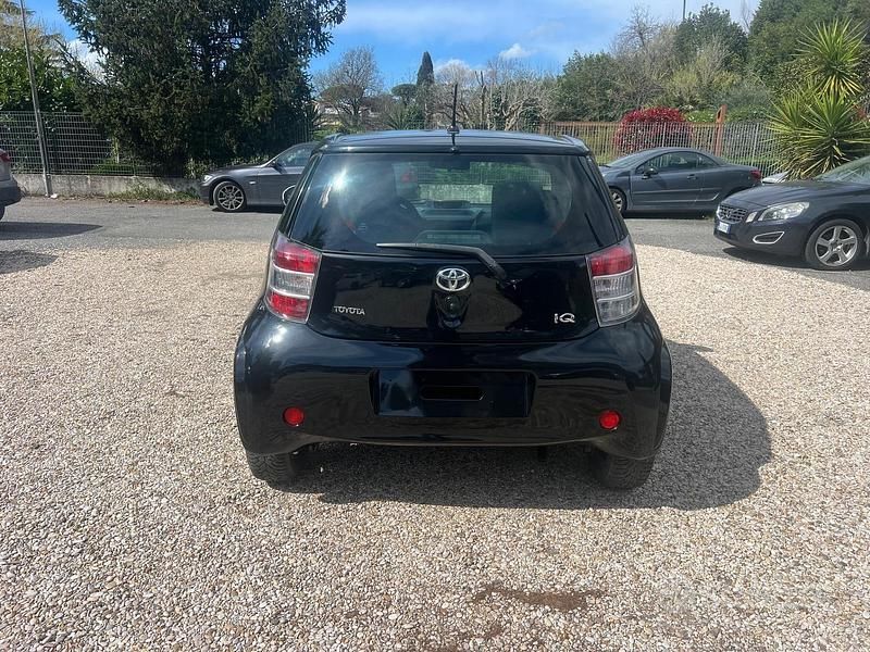 Usata Toyota iQ 68 CV (50 kW) 2012 Nero Utilitaria