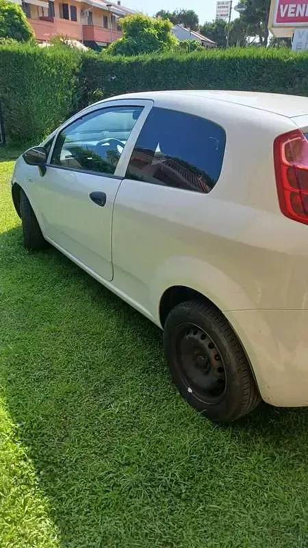 Usata Fiat Grande Punto 75 CV (55 kW) 2010 Giallo Utilitaria