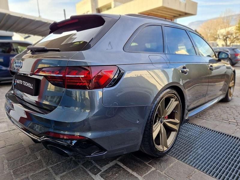 Usata Audi RS4 Ambiente 450 CV (330 kW) 2022 Daytonagrau perleffekt Station wagon