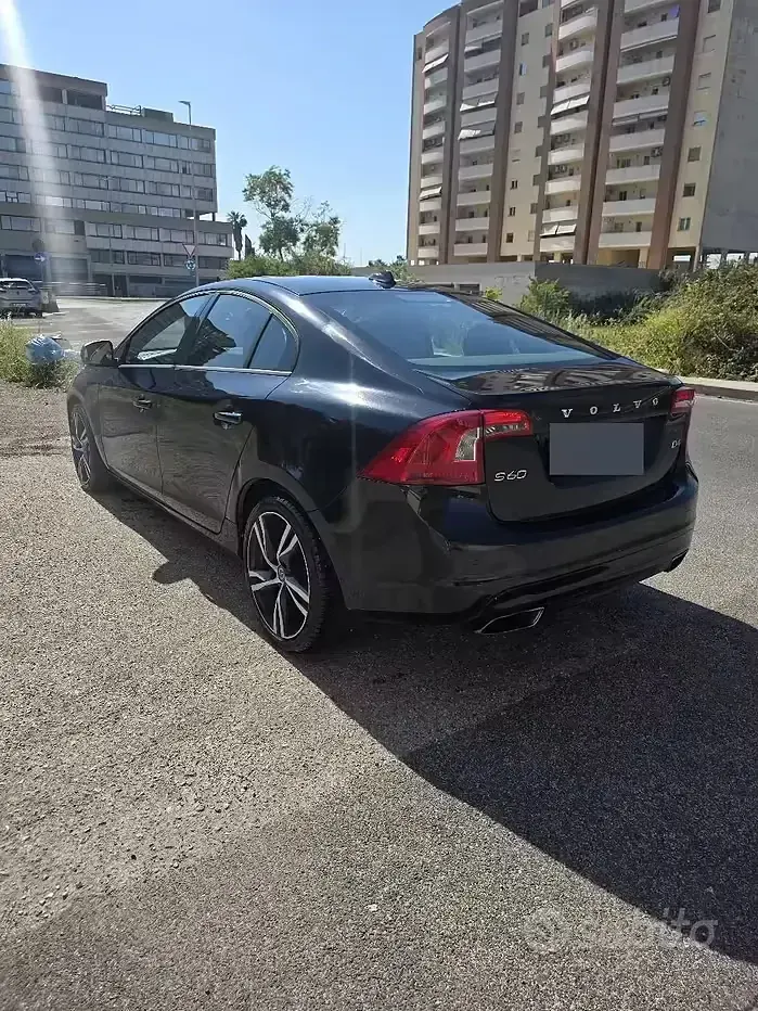 Usata Volvo S60 190 CV (139 kW) 2015 Nero Berlina