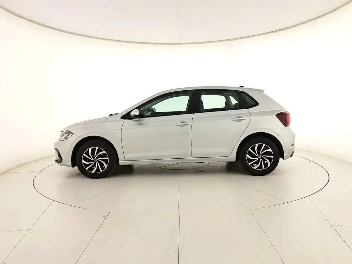 Usata VW Polo Life 95 CV (69 kW) 2025 Reflex silver metallizzato Utilitaria