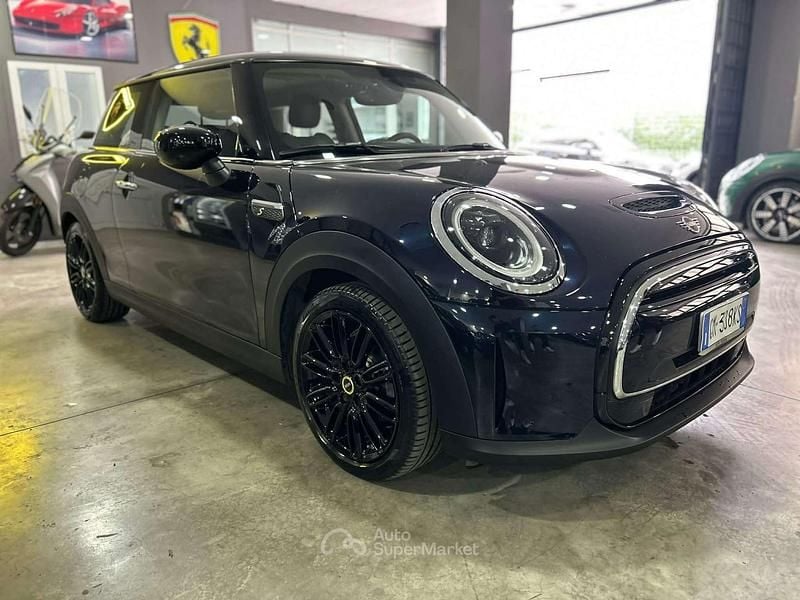 Usata Mini Cooper SE Essential 75 kW (102 CV) 2022 Blu/azzurro Utilitaria