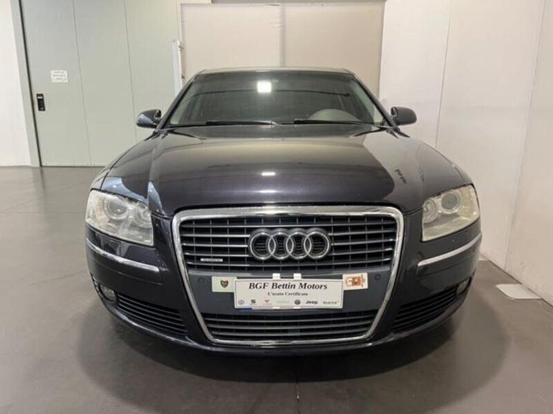 Usato 2002 Audi A8 4.2 Benzin 335 CV (5.800 €)