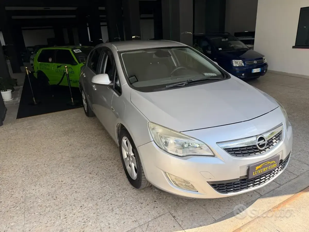 Usata Opel Astra 110 CV (80 kW) 2010 Grigio Berlina