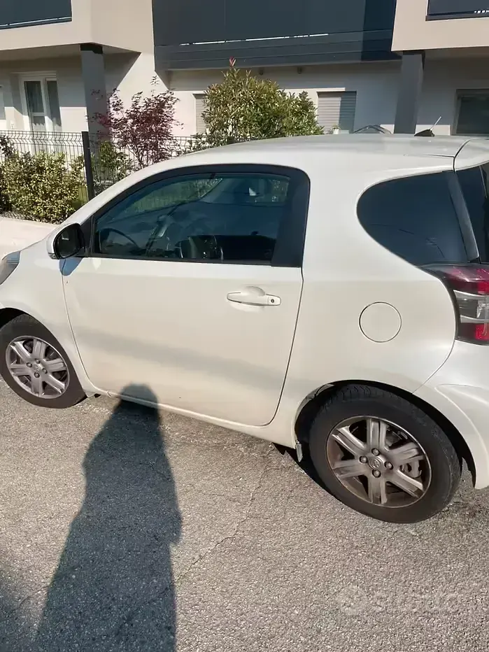 Usata Toyota iQ 68 CV (50 kW) 2009 Bianco Utilitaria