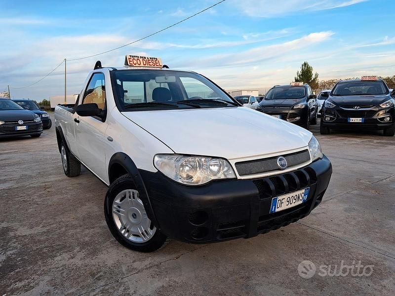 Bianco Usata 2007 Fiat Strada Pick-up | 8800 € (Buon prezzo) - Immagine 1/4
