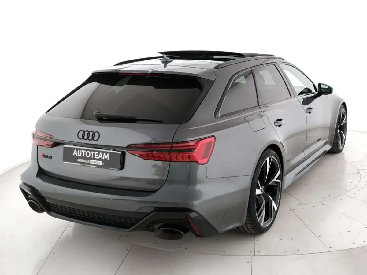 Usata Audi RS6 600 CV (441 kW) 2022 Grigio scuro metall. Station wagon